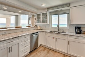 Apartment (3 Bedrooms) | Interior - Steps to Beach: Oceanfront w/ Panoramic Gulf Views (Destin)