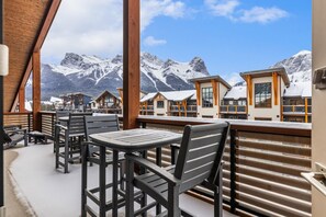 Outdoor dining - Mountains are Calling | Our Penthouse Says Hello (Canmore)