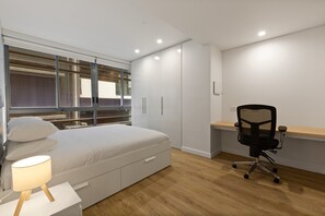 Apartment | 1 bedroom, laptop workspace, bed sheets - Modern CBD Aparment, Workspace, Fast Wifi and Pool (Sydney)