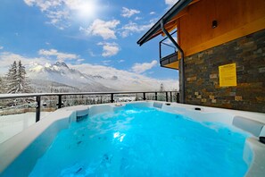 Luxury House, 4 Bedrooms, Hot Tub, Mountain View | Private spa tub - Landscape Cyrhla with SPA by BQQK (Zakopane)
