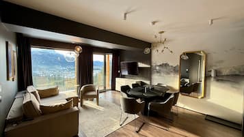 Deluxe-Apartment, 2 Schlafzimmer, Bergblick | Wohnbereich