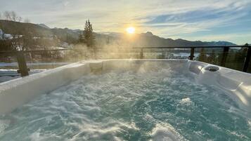 Luksustalo, 4 makuuhuonetta, parveke, vuoristonäköala | Terassi/patio