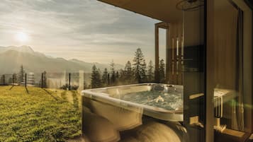 Private spa tub