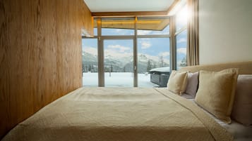 Family Apartment | Premium bedding, individually decorated, individually furnished