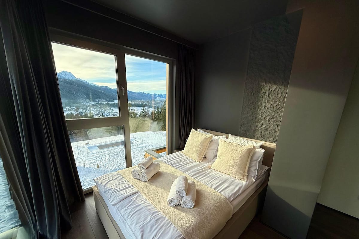 Deluxe Apartment, 2 Bedrooms, Mountain View | Mountain view