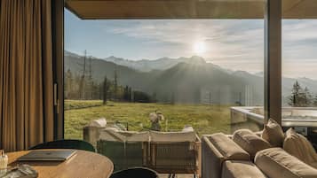 Apartamento exclusivo, 3 quartos, banheira de imersão, vista para a montanha | Área de estar | Pisos aquecidos