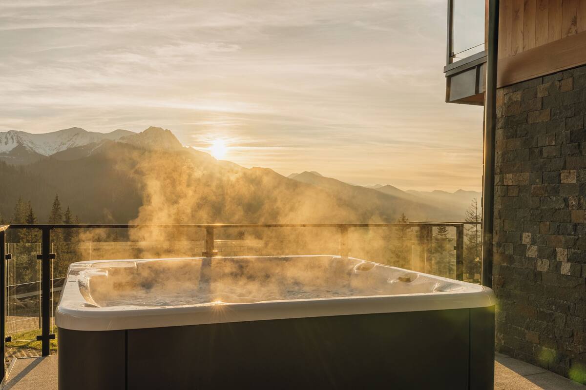 Chalet de lujo, 4 habitaciones, bañera de hidromasaje, vistas a la montaña | Bañera de hidromasaje privada