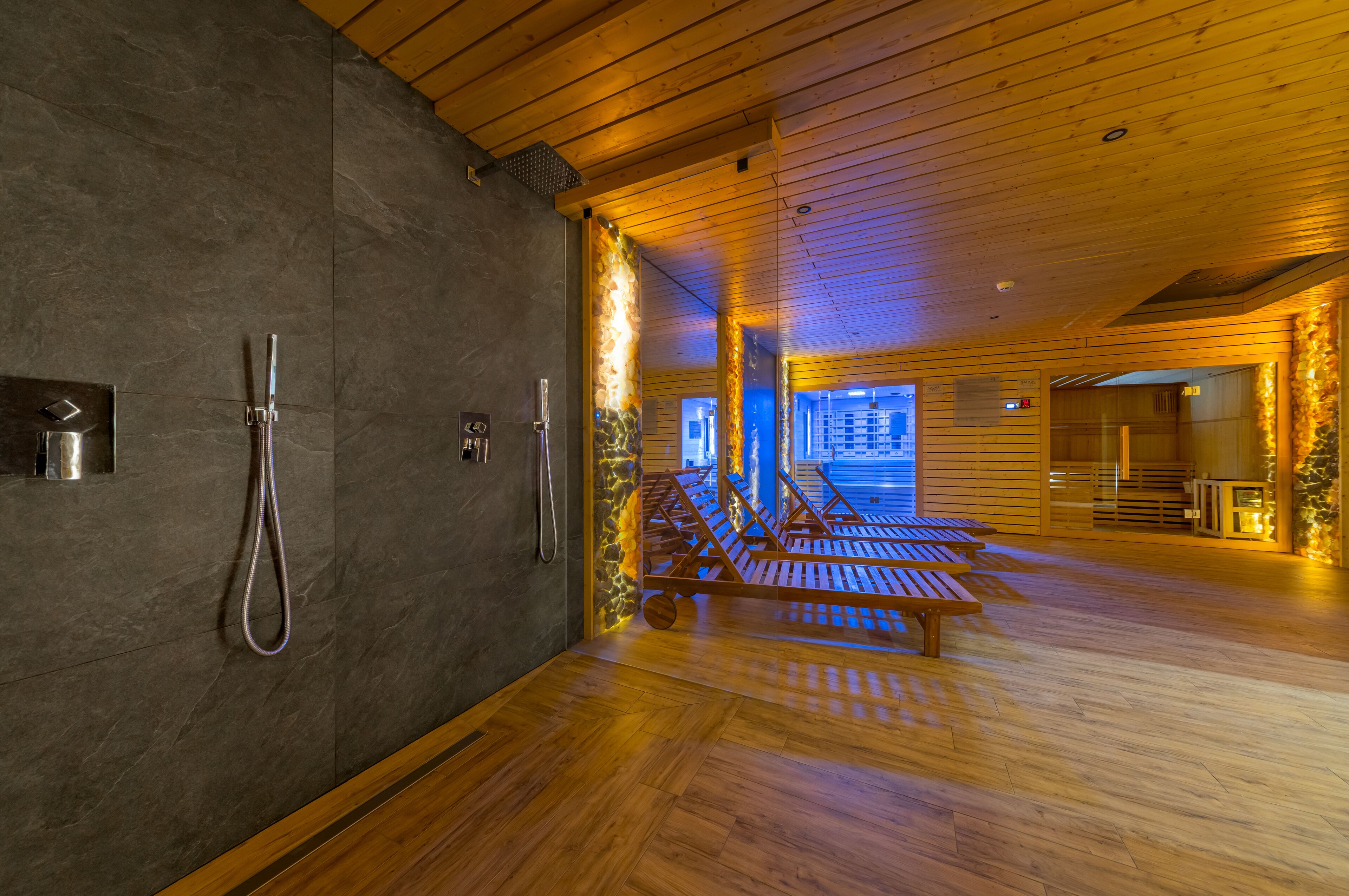 Sauna, steam room