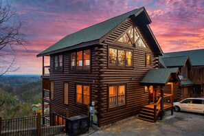 Exterior - Eagle Cloud Escape- Amazing Views -Hot Tub -Game Room -Arcade -Pool -& MORE (Sevierville)