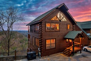 Exterior - Eagle Cloud Escape- Amazing Views -Hot Tub -Game Room -Arcade -Pool -& MORE (Sevierville)