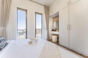 1 bedroom, in-room safe, iron/ironing board, free WiFi - Just Steps fr. the Community Center w/ Top-Tier Amenities, Minutes Away to Park (Dubai)