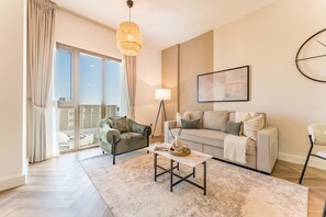 TV - Just Steps fr. the Community Center w/ Top-Tier Amenities, Minutes Away to Park (Dubai)