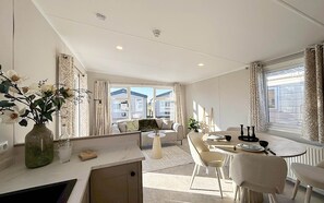 Living room - Nice Chalet in Hollum Near Dunes (Hollum)