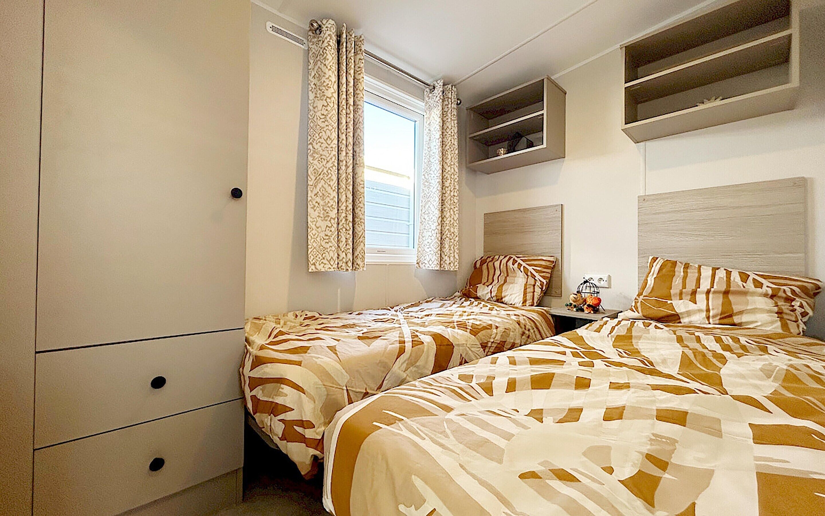 Chalet | 2 bedrooms, individually furnished