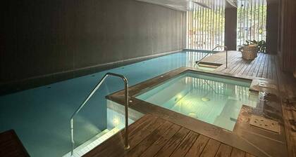 Cozy 2-bedroom apartment with AC in tranquil Docklands