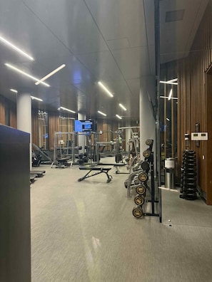 Fitness facility - Cozy 2-bedroom apartment with AC in tranquil Docklands (Docklands)