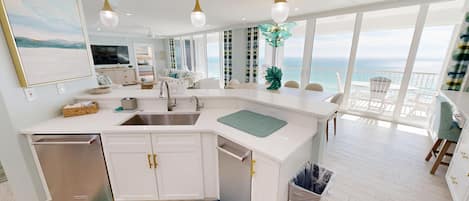 Condo, 3 Bedrooms | Private kitchen