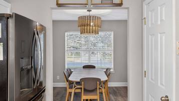 House, 3 Bedrooms | Dining