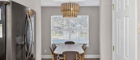 Maison, 3 chambres | Restauration