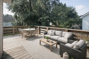 House, 3 Bedrooms | Outdoor dining - Bright 3br Home Near Hunter Aaf 3 Bedroom Home (Savannah)