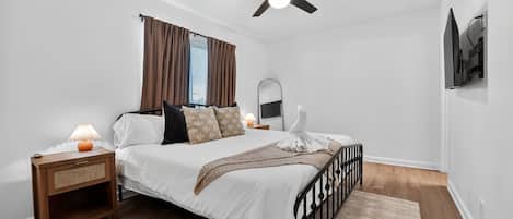 Duplex, 3 Bedrooms | 3 bedrooms, laptop workspace, iron/ironing board, free WiFi