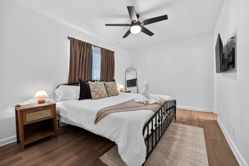 Modern 3br Townhouse Near Brushy Creek 3 Bedroom Duplex