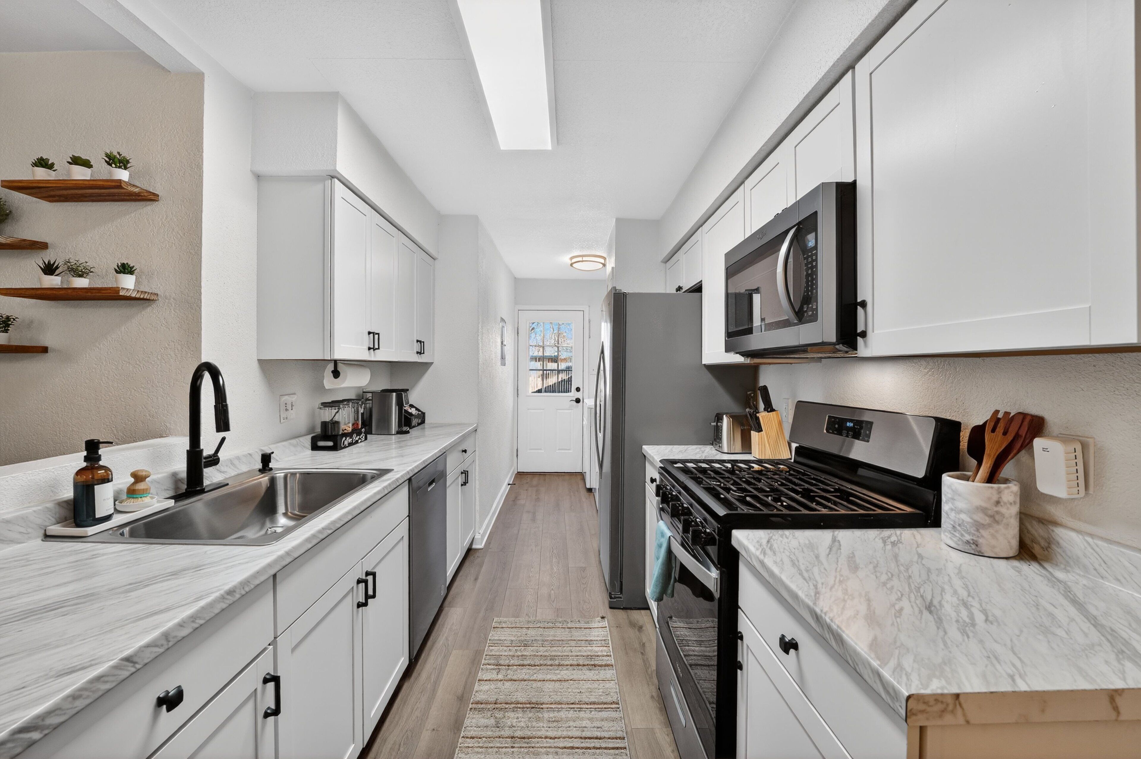 Duplex, 3 Bedrooms | Dapur peribadi | Peti sejuk, ketuhar, pembancuh kopi/teh, pembakar roti 