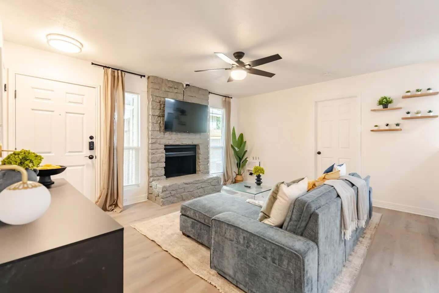 Duplex, 3 Bedrooms | Living area | Smart TV, streaming services