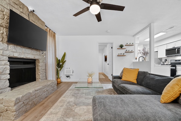 Duplex, 3 quartos | Área de estar | Smart TV, serviços de streaming