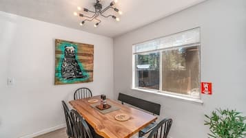 House, 3 Bedrooms | Dining