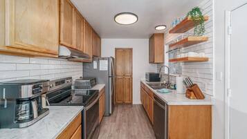 Casa, 3 habitaciones | Cocina privada | Refrigerador, horno, cafetera y tetera y tostadora