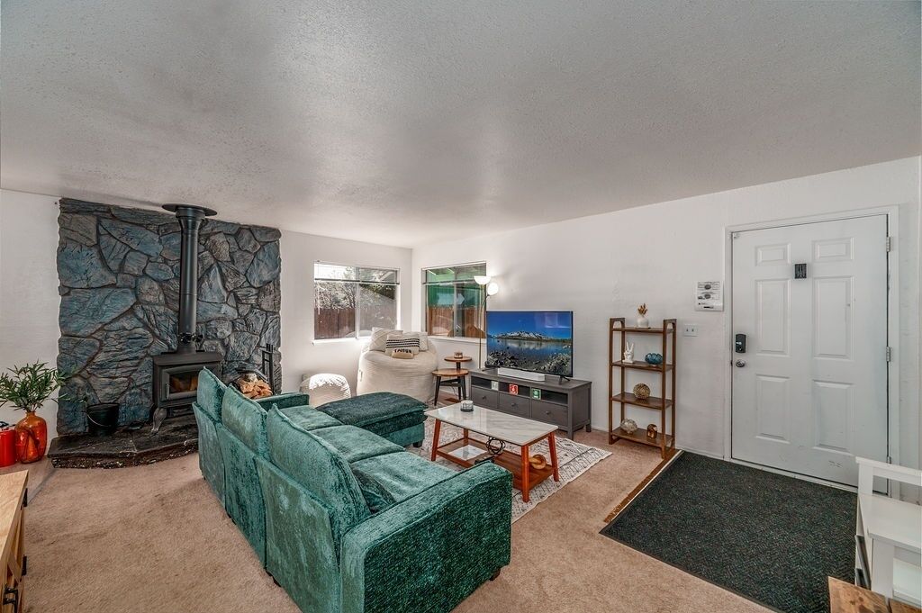 House, 3 Bedrooms | Living area