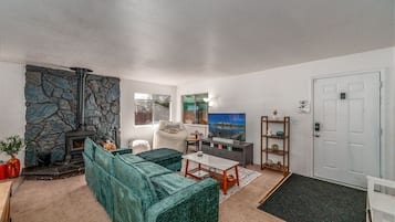House, 3 Bedrooms | Living area