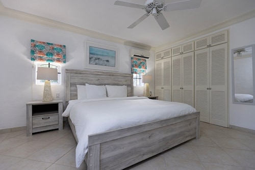 Glitter Bay Estate 314 1 Bedroom Apts