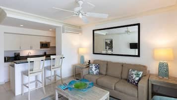 Apartment, 1 Bedroom | Living area