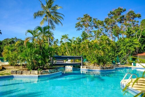 Glitter Bay Estate 112 2 Bedroom Apts