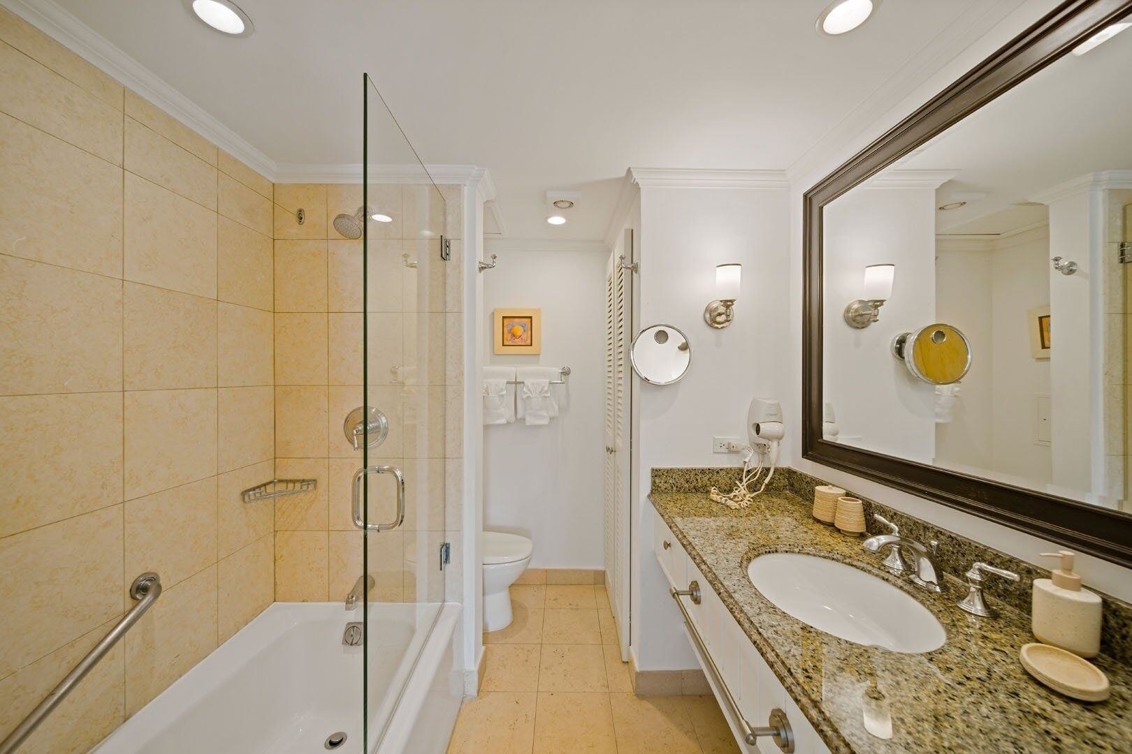 Apartment, 2 Bedrooms | Bathroom | Towels