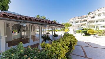 Apartment, 1 Bedroom | Property grounds