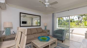 Apartment, 1 Bedroom | Living area