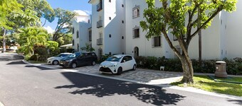 Glitter Bay Estate 214 1 Bedroom Apts