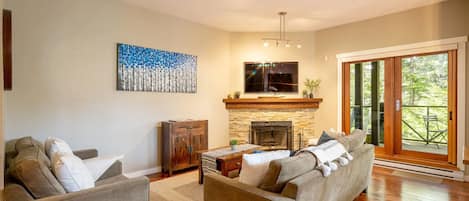 Télévision, cheminée