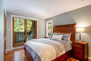 4 bedrooms, iron/ironing board, free WiFi, bed sheets - Crystal Ridge #16 | 4 Bedroom with Kitchen, Fireplace and Private Hot Tub (Whistler)
