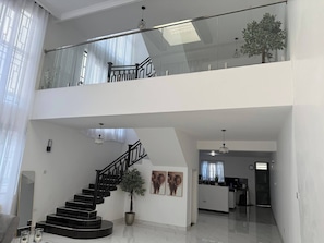 House, 3 Bedrooms, City View | Interior