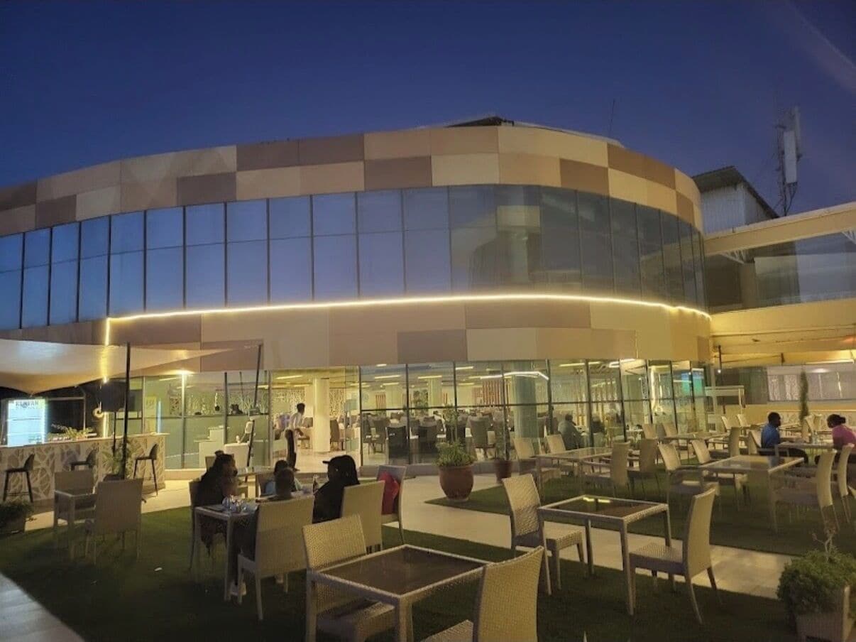 House, 3 Bedrooms, Smoking, City View | Dining