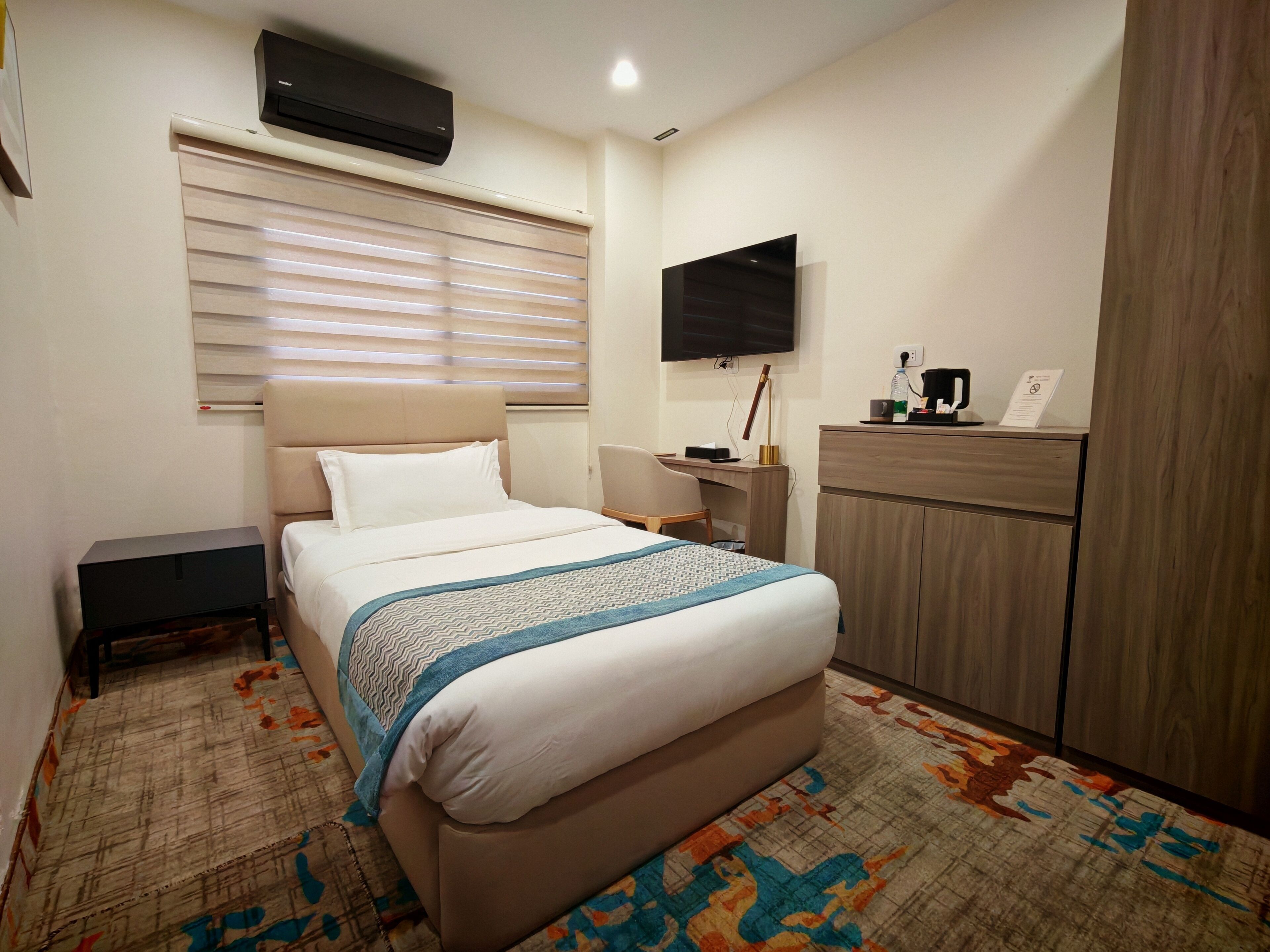 Single Room, City View