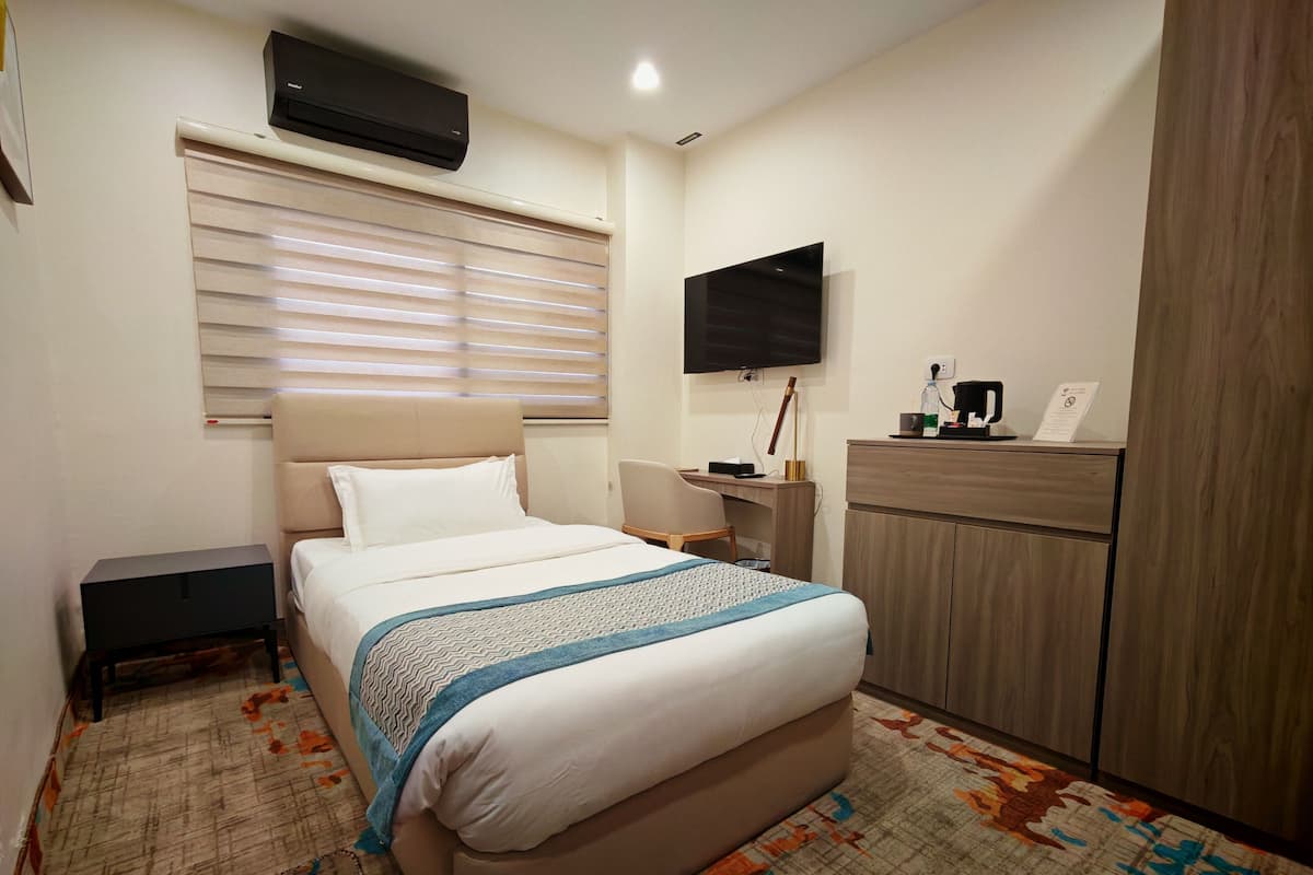 Chambre Simple, vue ville | Coffres-forts dans les chambres, bureau