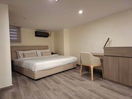 Duplex, City View | In-room safe, desk, laptop workspace, blackout drapes