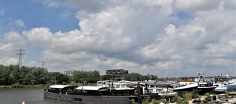 EUPHRATE HOUSEBOAT Kelly's room
