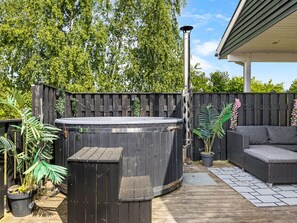 Outdoor spa tub - "Anouk" - 700m from the sea by Interhome (Humble)