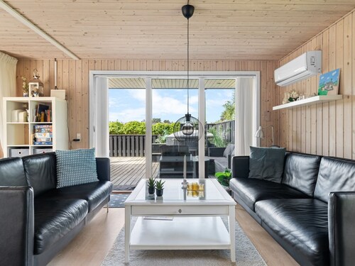 "Anouk" - 700m from the sea by Interhome